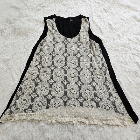 New directions sharkbite hemline lace accents size 1X - Picture 2 of 6